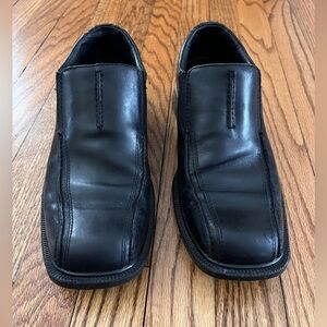 Clarks Men’s Leather Slip-on Dress Shoes, size 9.5